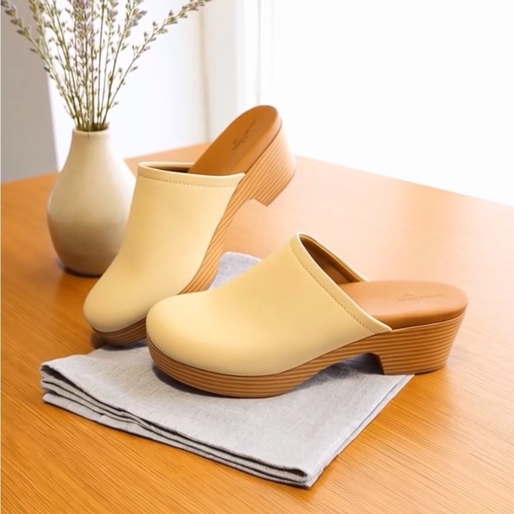 Universal Thread Cream Mules